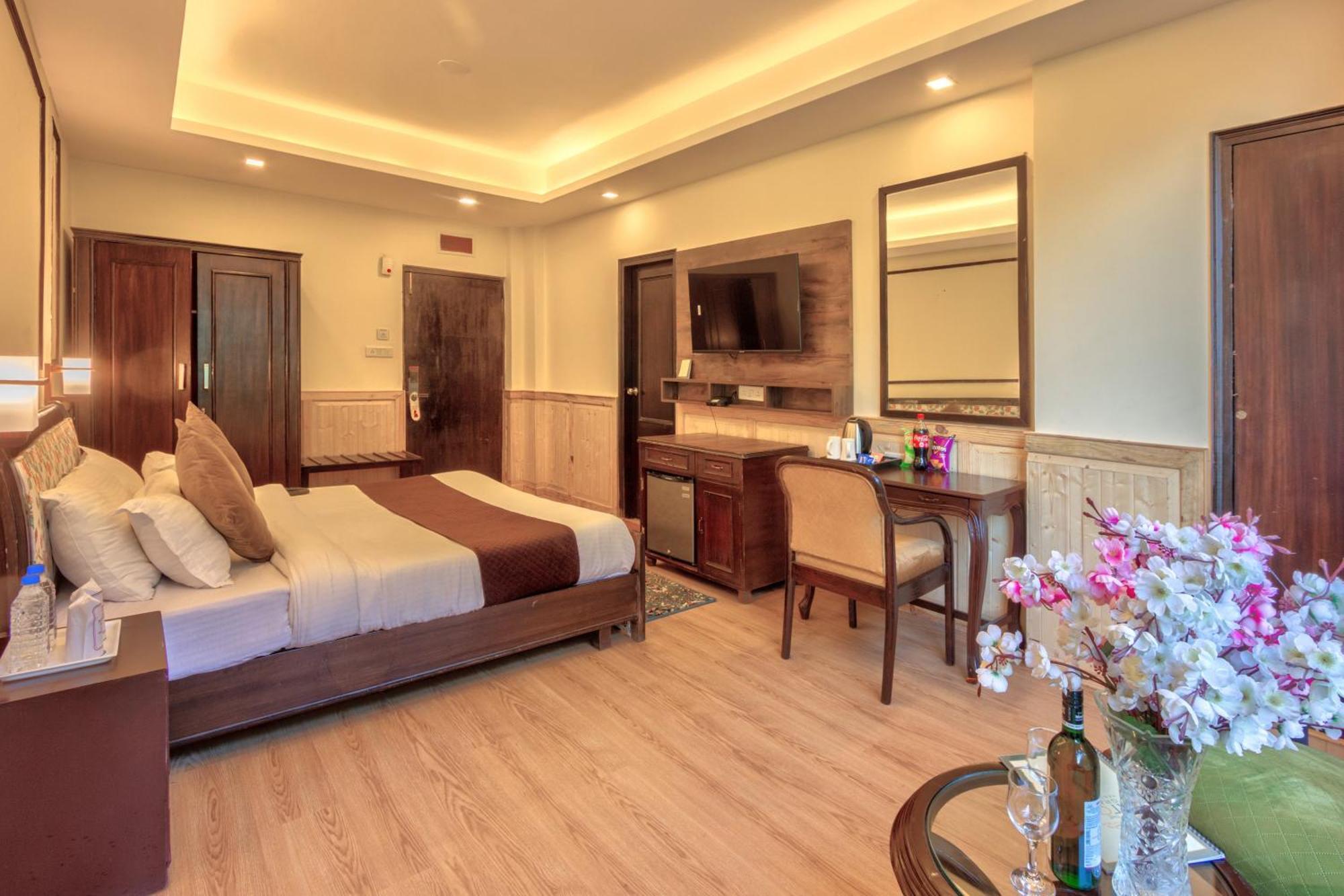 מנאלי The Katoch Grand Resort מראה חיצוני תמונה