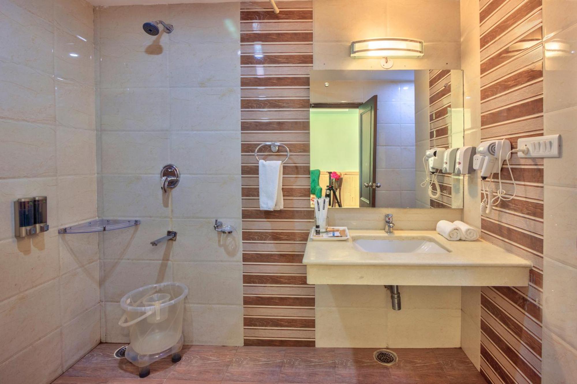 מנאלי The Katoch Grand Resort מראה חיצוני תמונה